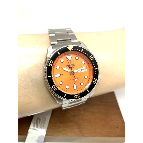 Seiko 5 Men's Watch SRPD59 Automatic Orange Dial Day Date Silver Stainless Steel - Picture 12 of 15
